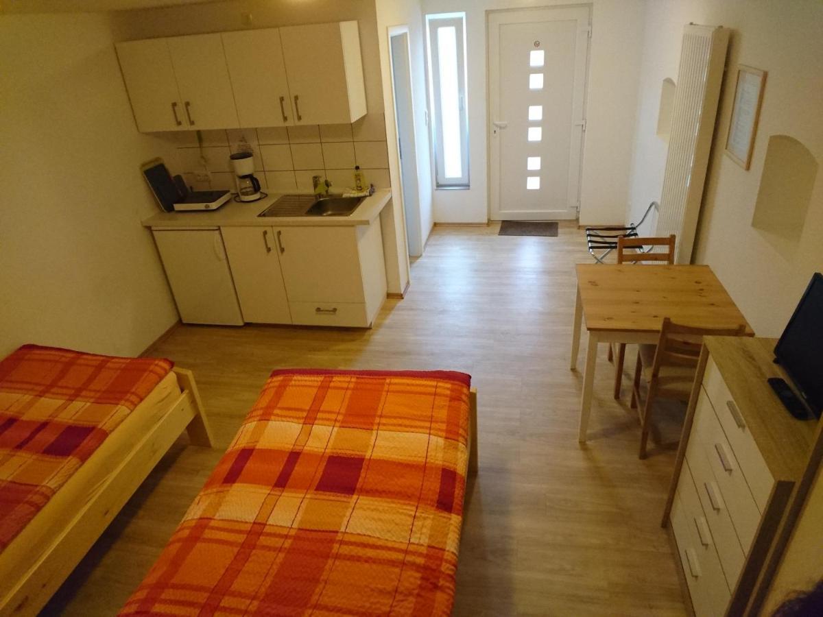 Hotel-Pension Zum Hirsch Hattersheim am Main المظهر الخارجي الصورة