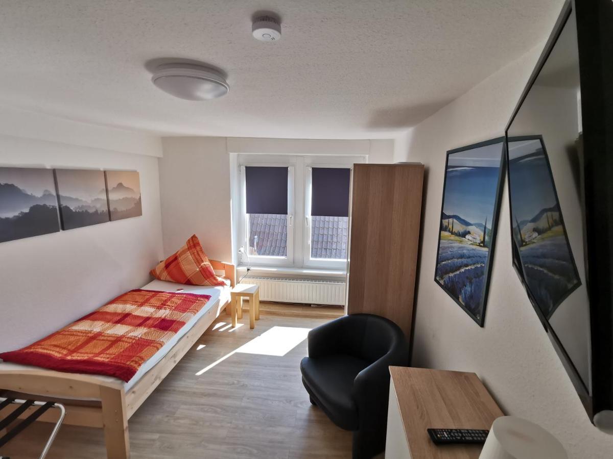 Hotel-Pension Zum Hirsch Hattersheim am Main المظهر الخارجي الصورة