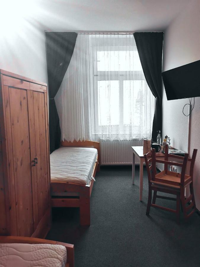 Hotel-Pension Zum Hirsch Hattersheim am Main المظهر الخارجي الصورة